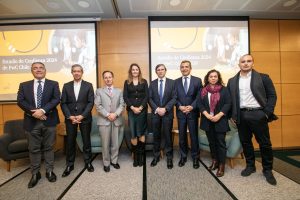 Lee más sobre el artículo PwC Chile, UDP y la Achs dan a conocer Estudio de Confianza 2024 que revela brechas y hallazgos entre directivos, consumidores y colaboradores