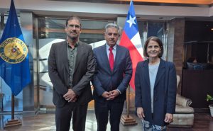 Lee más sobre el artículo Representantes de ASIVA se reúnen con delegado presidencial Manuel Millones para fortalecer el desarrollo regional