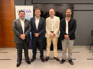 Lee más sobre el artículo Profesor James Barlow encabezó charla sobre desarrollo industrial en encuentro organizado por ASIVA