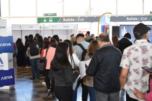 Lee más sobre el artículo Miles de personas llegaron a Feria Laboral OMIL-ASIVA que ofreció 2.450 oportunidades de empleo en Valparaíso